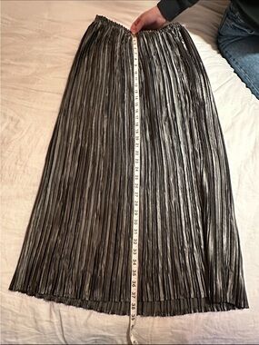 Pleated Olsen Skirt - shiny Grey